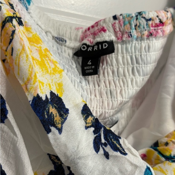 White Floral Mini Gauze Puff Sleeve
Skater Dress 4X - Picture 9 of 12